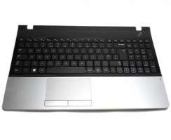 Tastatura Samsung  NP300E5A Neagra cu Palmrest argintiu. Keyboard Samsung  NP300E5A Neagra cu Palmrest argintiu. Tastaturi laptop Samsung  NP300E5A Neagra cu Palmrest argintiu. Tastatura notebook Samsung  NP300E5A Neagra cu Palmrest argintiu